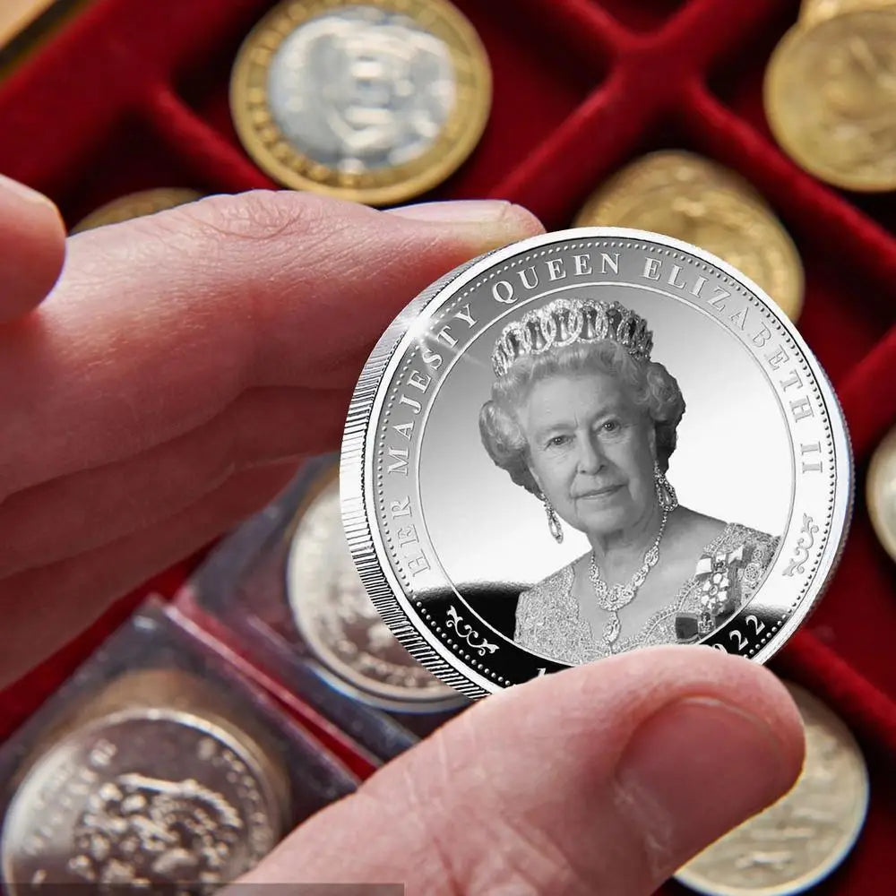 Queen Elizabeth II Platinum Jubilee Commemorative Memorial Coin - 1952-2022 Party Favor and Collectible