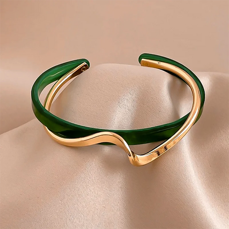 Elegant Geometric Shellfish Metal Bangle: C-Shaped White Bracelet