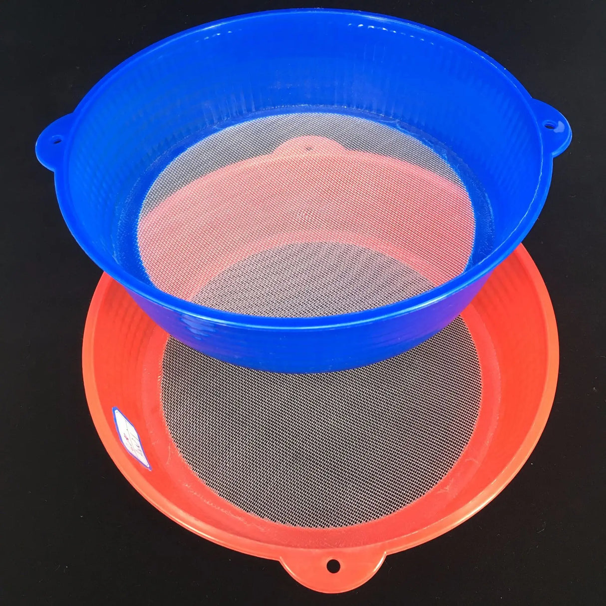 Fine Mesh Plastic Flour Sifter for Precision Baking in the Kitchen