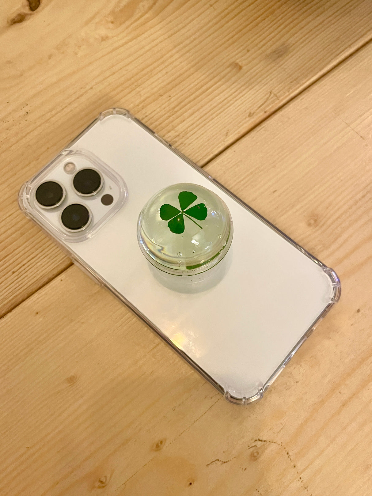 Handcrafted A four-leaf clover Smart grip